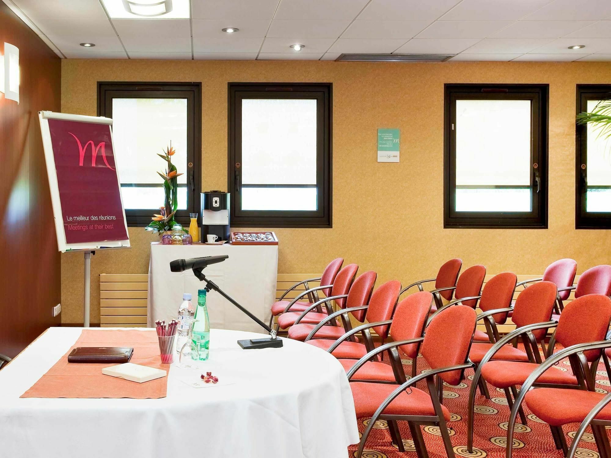 Mercure Pau Palais Des Sports Экстерьер фото
