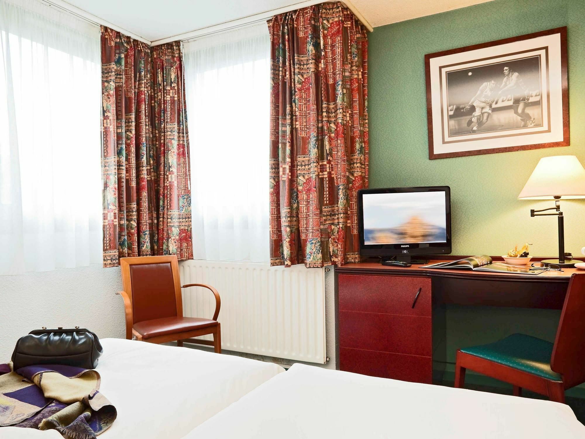 Mercure Pau Palais Des Sports Экстерьер фото