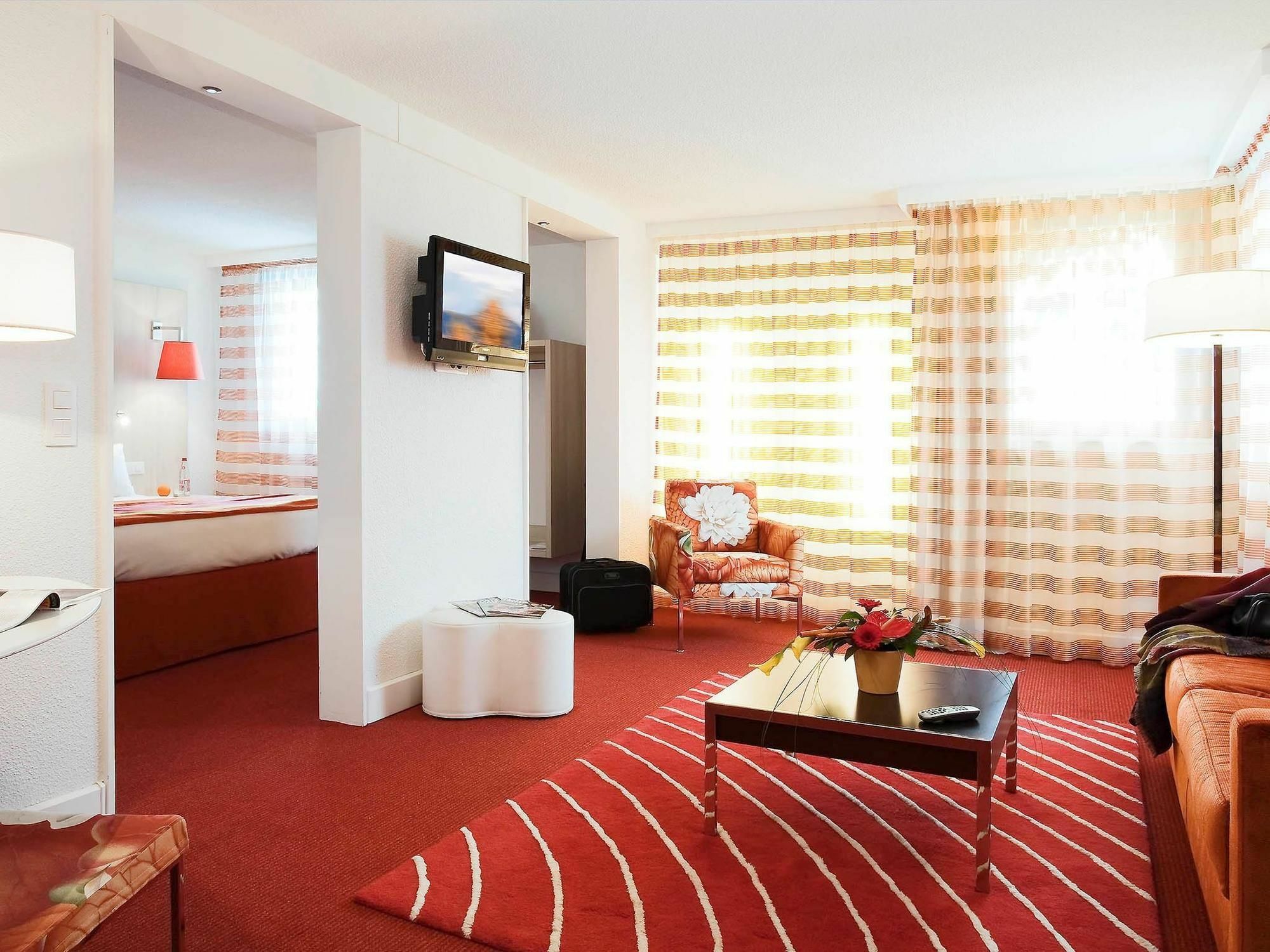 Mercure Pau Palais Des Sports Экстерьер фото